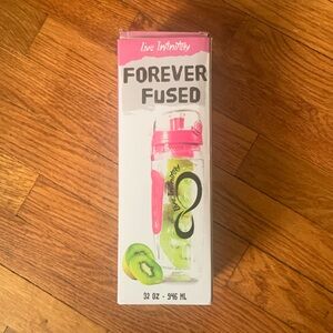 Fruit infuser water bottle